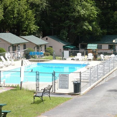 Lincoln Log Colony Hotel Лейк Джордж Стая снимка