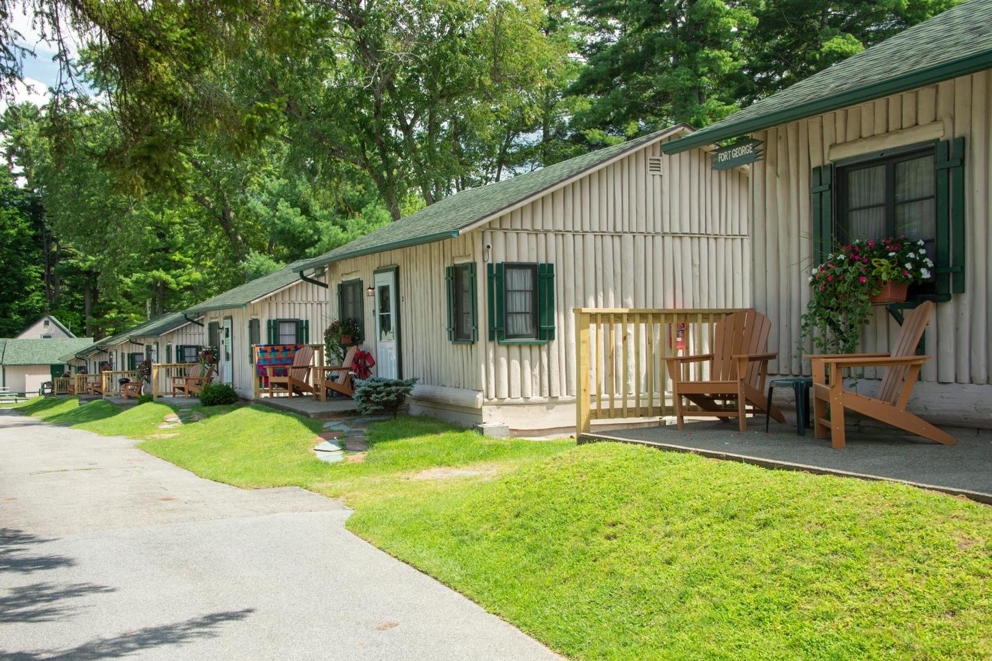 Lincoln Log Colony Hotel Лейк Джордж Екстериор снимка