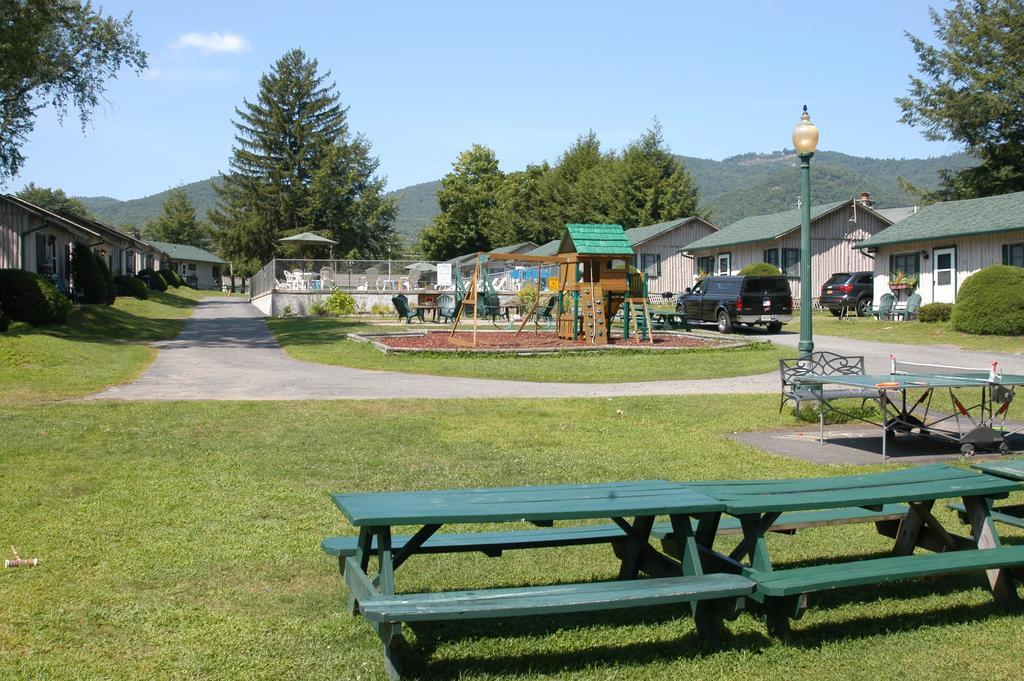 Lincoln Log Colony Hotel Лейк Джордж Екстериор снимка