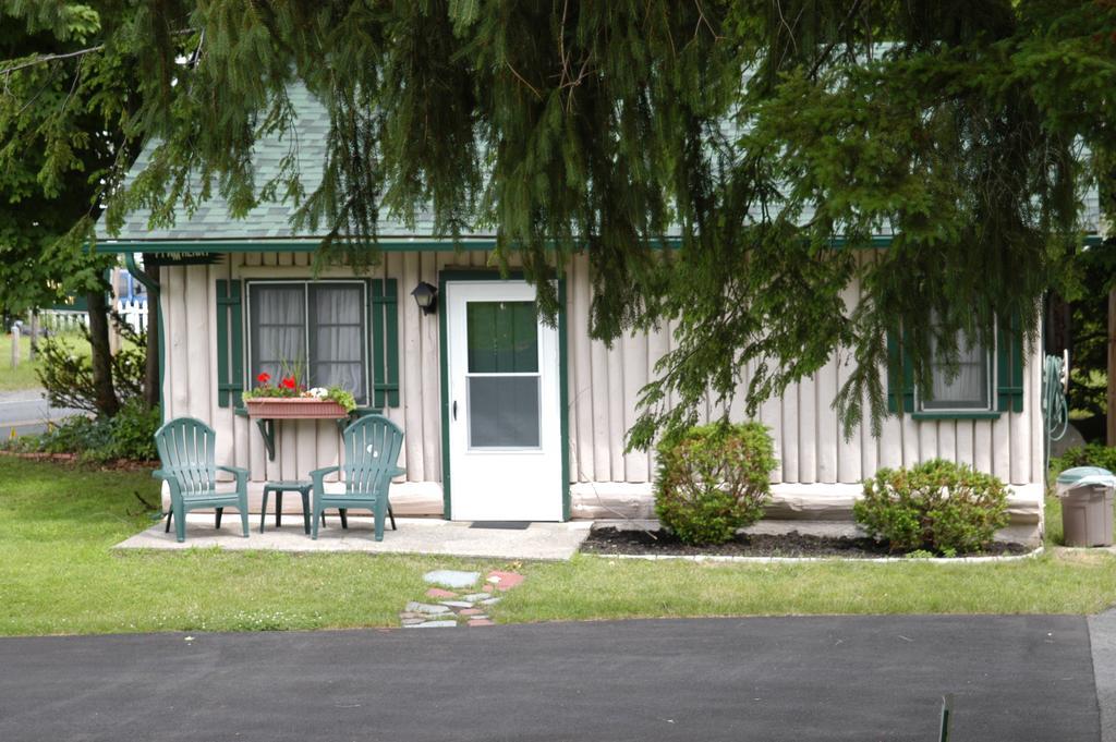 Lincoln Log Colony Hotel Лейк Джордж Стая снимка