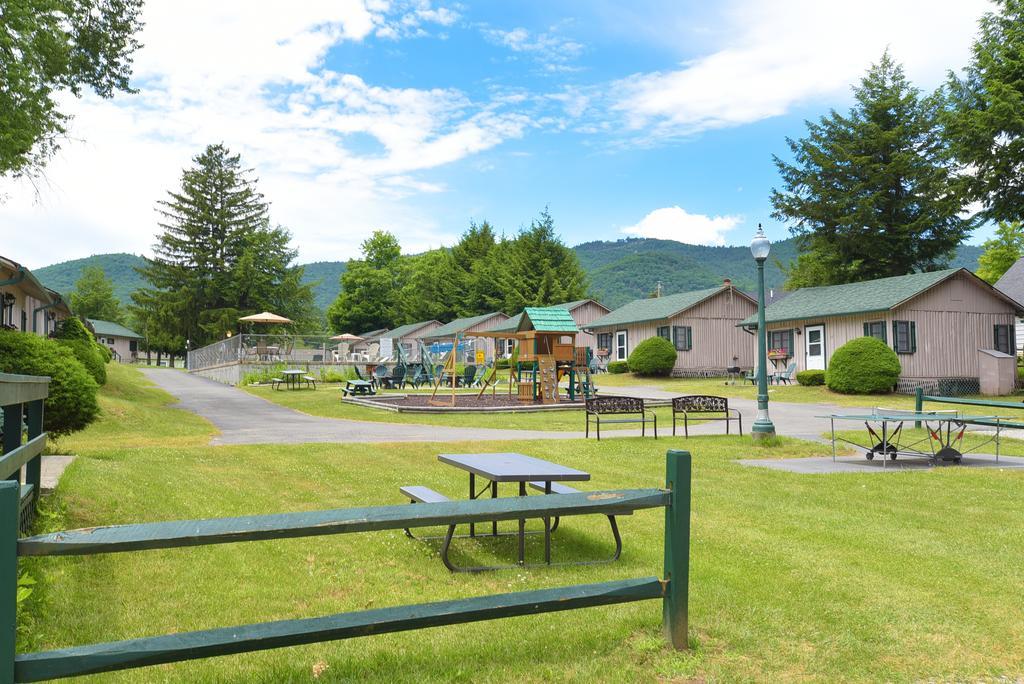 Lincoln Log Colony Hotel Лейк Джордж Екстериор снимка